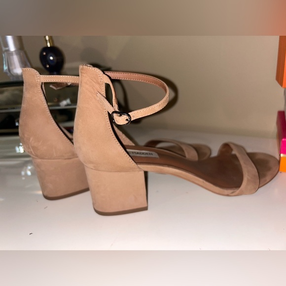 Steve Madden Suede Tan Heel - Picture 2 of 5